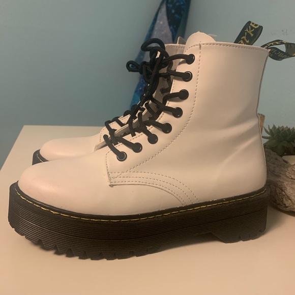 SOLD‼️ Platform Boots - Picture 2 of 5